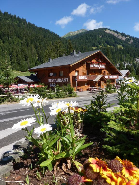 La Perdrix Blanche Hotell Châtel Exteriör bild