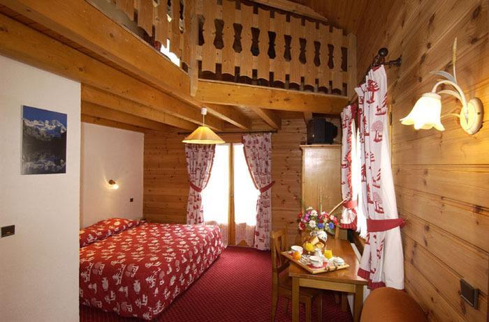 La Perdrix Blanche Hotell Châtel Rum bild